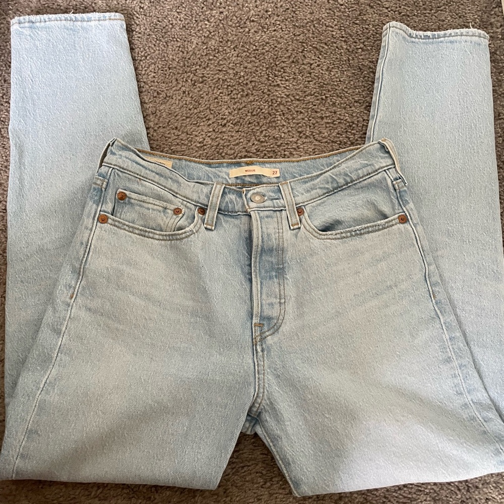 Light wash Levi’s straight jeans